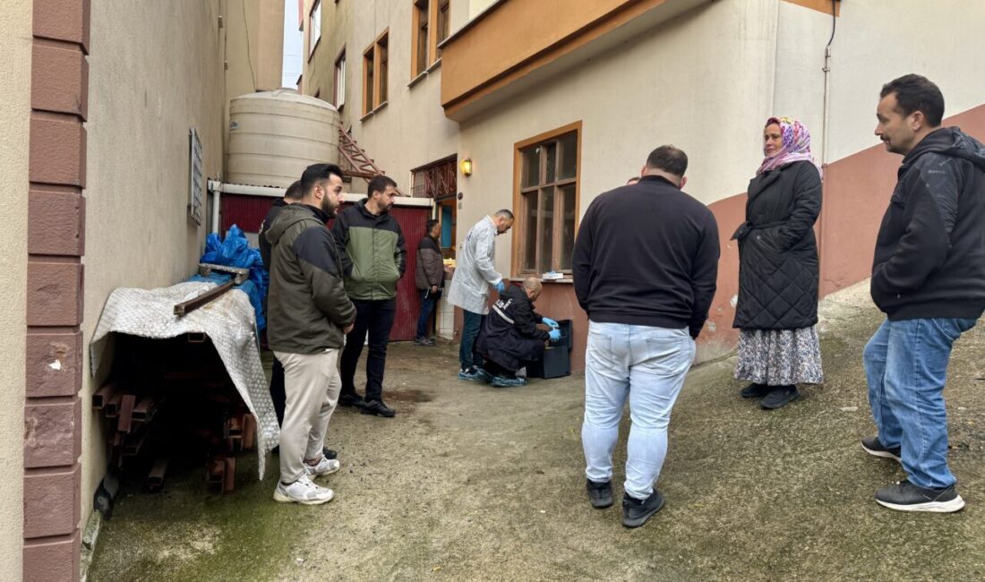  Trabzon'un Ortahisar ilçesindeki silahlı kavgada aynı aileden 3 kişi yaralandı.