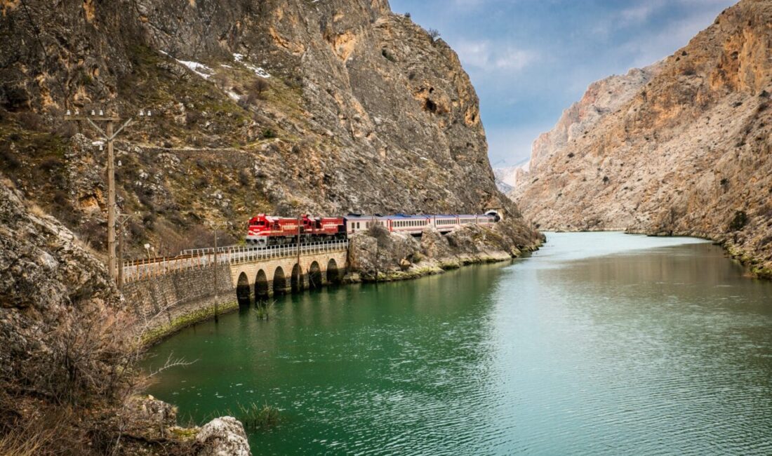 Ulaştırma ve Altyapı Bakanı Abdulkadir Uraloğlu, Turistik Doğu Ekspresi yeni
