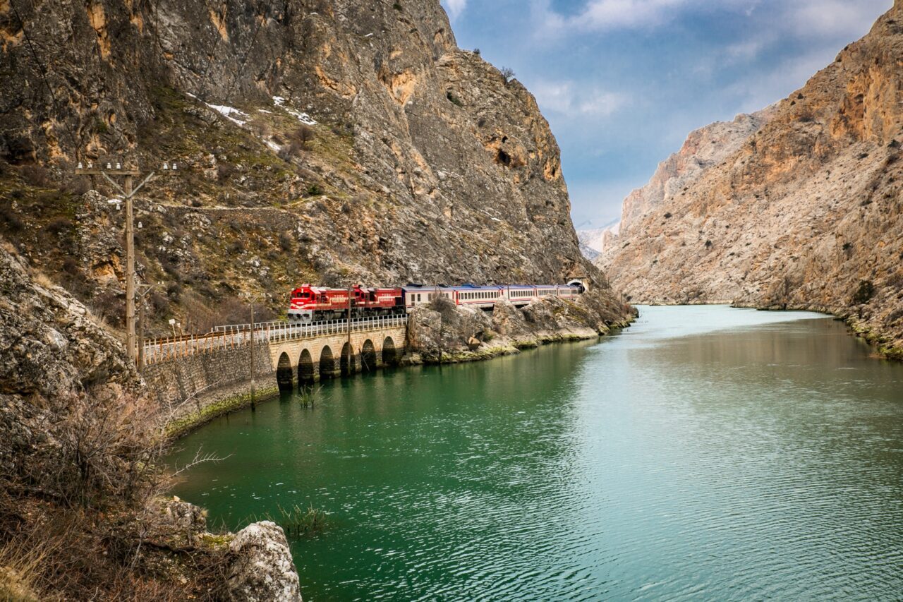 Ulaştırma ve Altyapı Bakanı Abdulkadir Uraloğlu, Turistik Doğu Ekspresi yeni