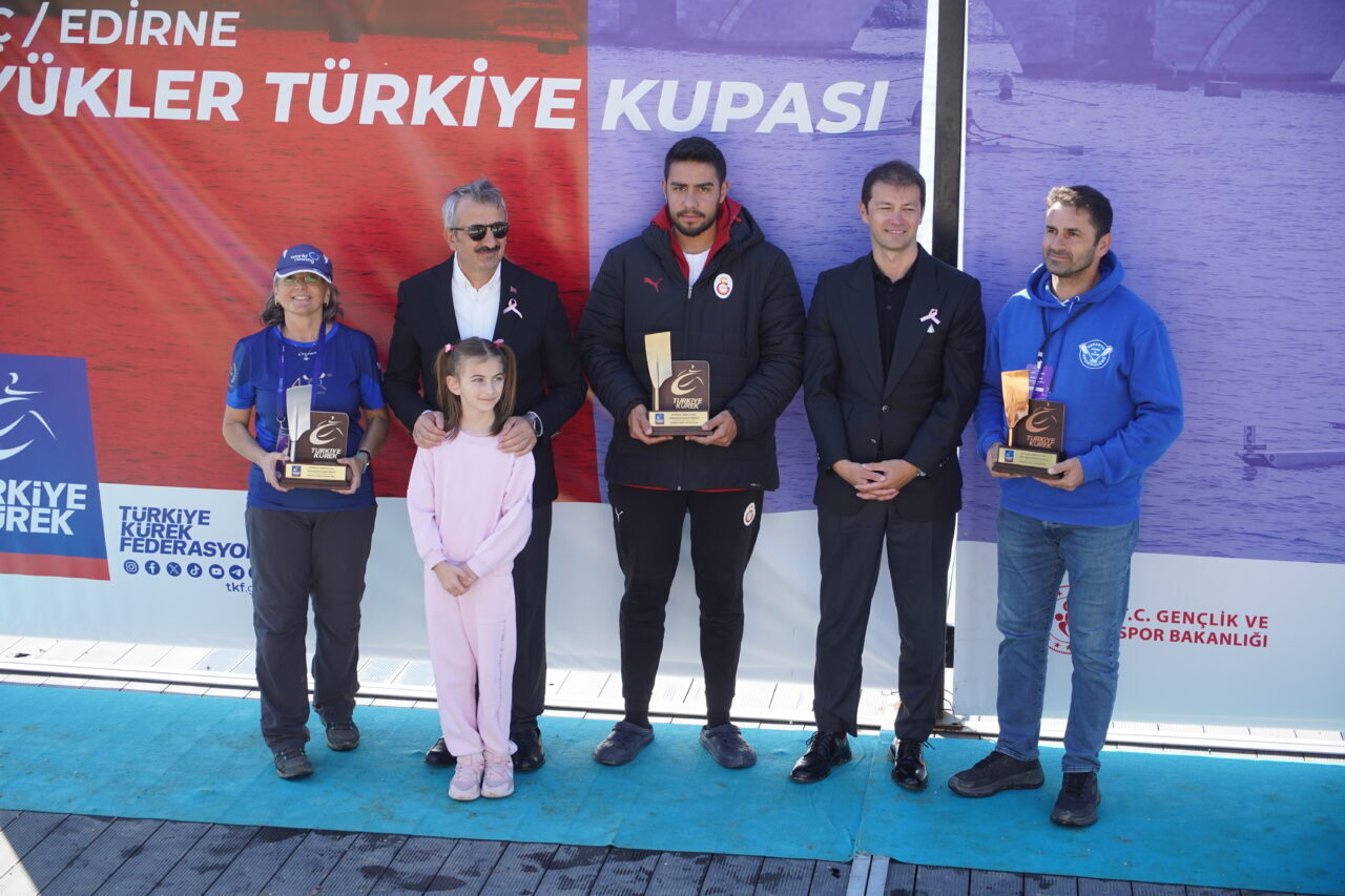  Meriç Nehri'nde düzenlenen Türkiye Kupası Kürek Yarışları tamamlandı.