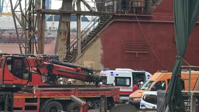 İstanbul'un ilçes iTuzla'da, tersaneler bölgesinde bakımı yapılan gemide meydana gelen