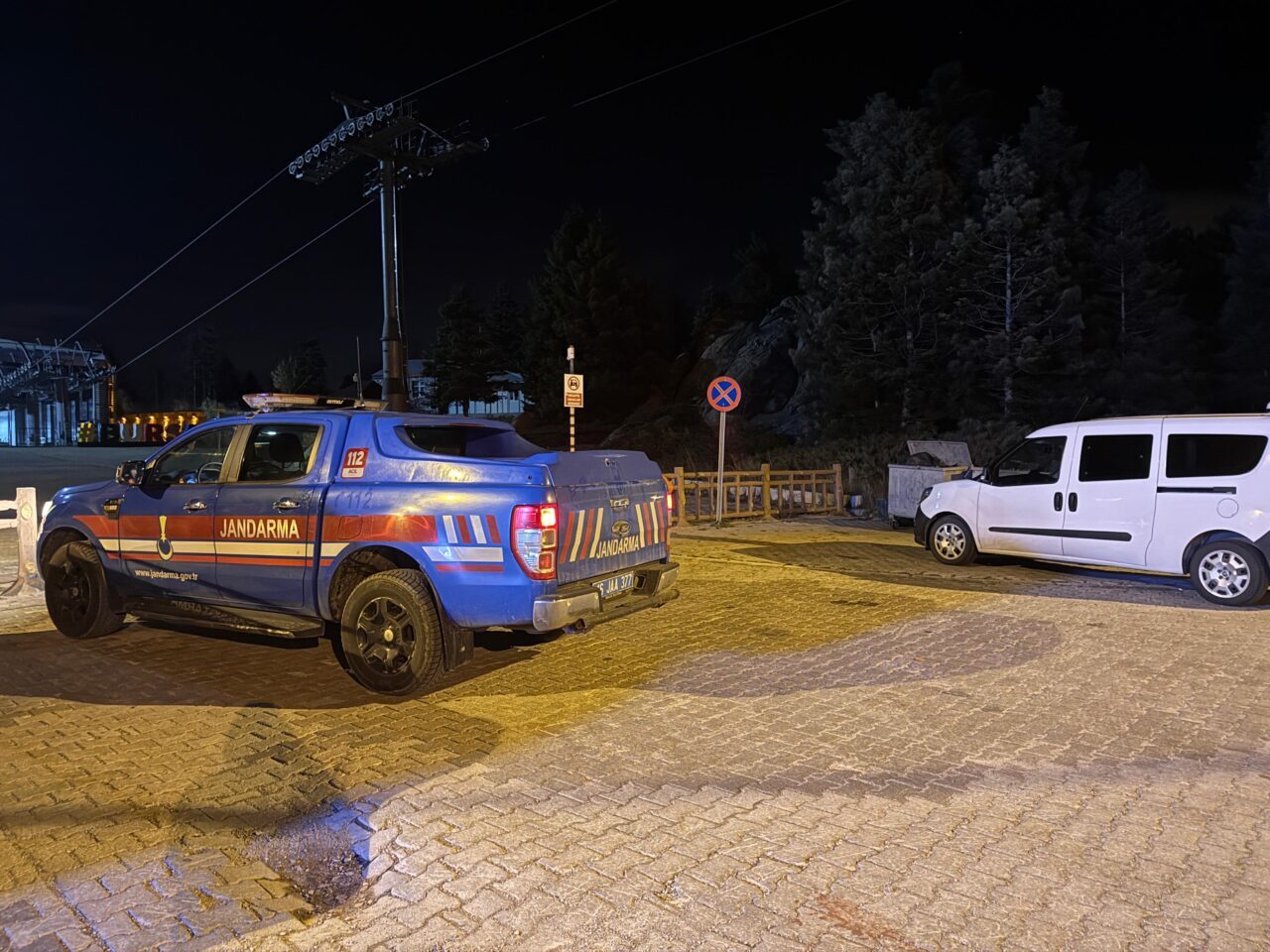 Bursa Uludağ'da ormanda kaybolan 2 kişinin bulunması için arama çalışması