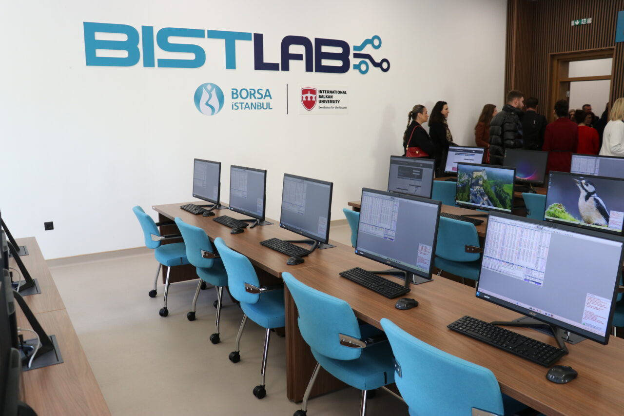 Kuzey Makedonya'nın başkenti Üsküp'te faaliyet gösteren Uluslararası Balkan Üniversitesinde (IBU),