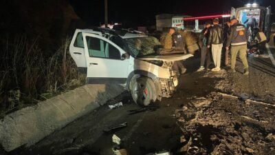 Uşak'ın Eşme ilçesinde, cip ile otomobilin çarpışması sonucu karı koca