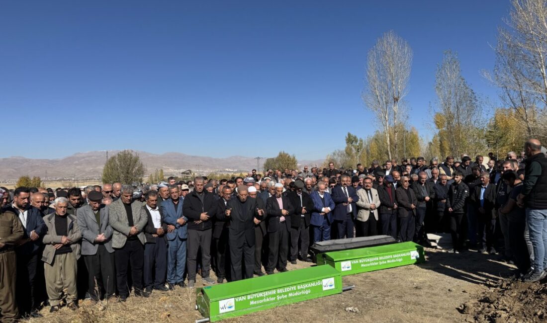 Van-Hakkari kara yolundaki trafik kazasında hayatını kaybeden aynı aileden 3