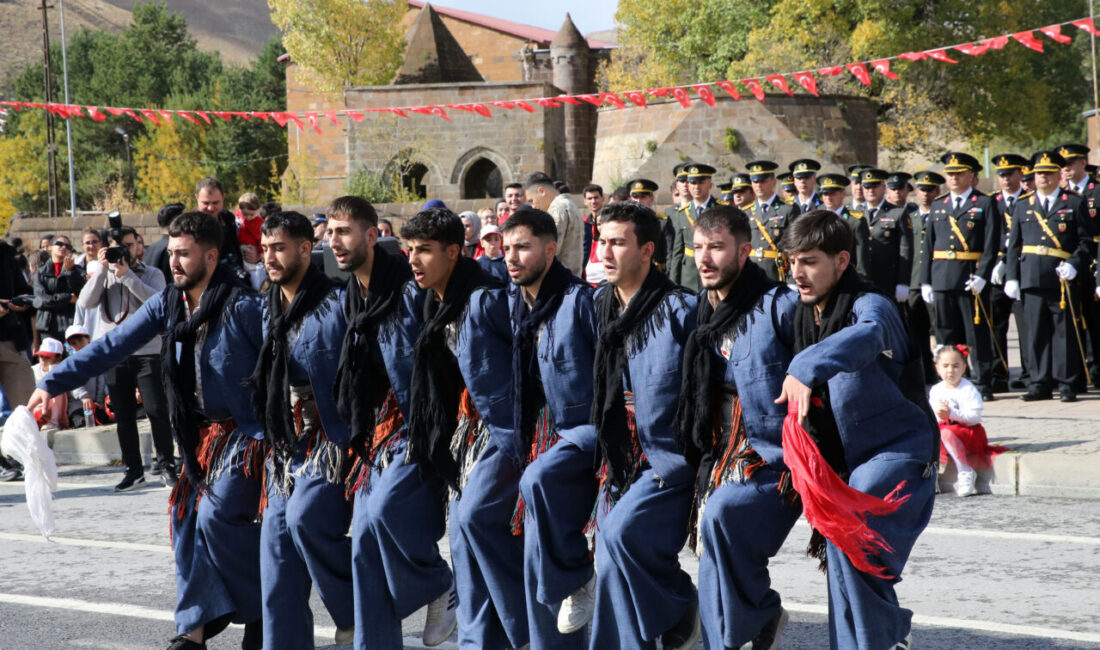 Van, Bitlis, Muş ve Hakkari'de 29 Ekim Cumhuriyet Bayramı ve