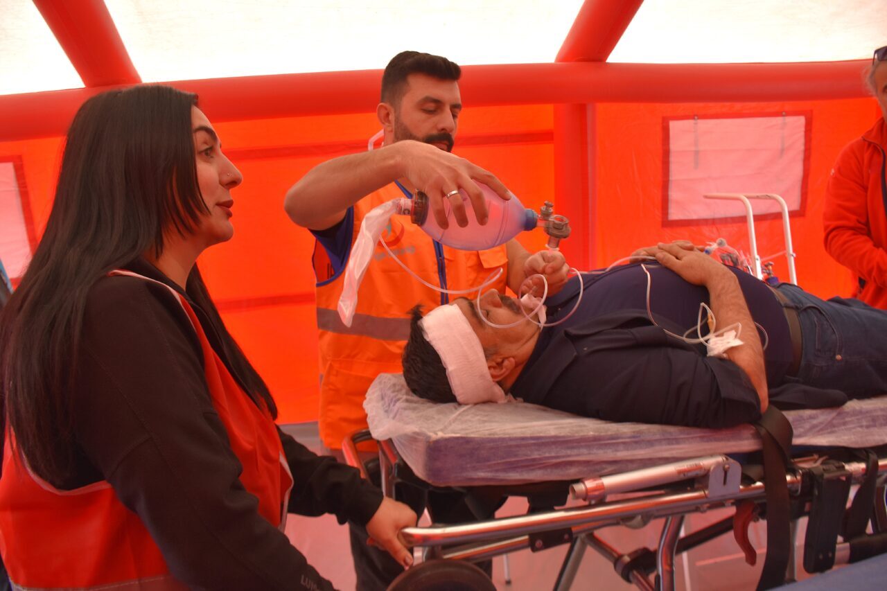  Van Yüzüncü Yıl Üniversitesi (YYÜ) Dursun Odabaş Tıp Merkezi'nde, AFAD,