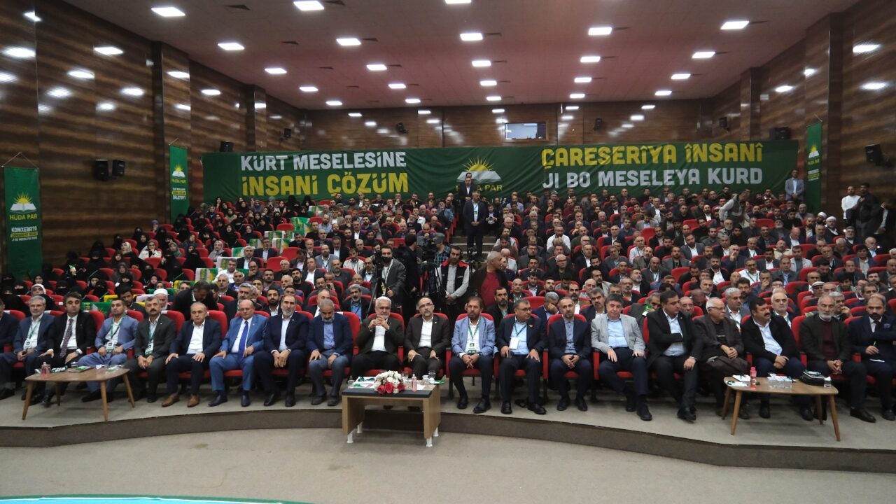 Hür Dava Partisince (HÜDA PAR) Van'da düzenlenen "Kürt Meselesine İnsani