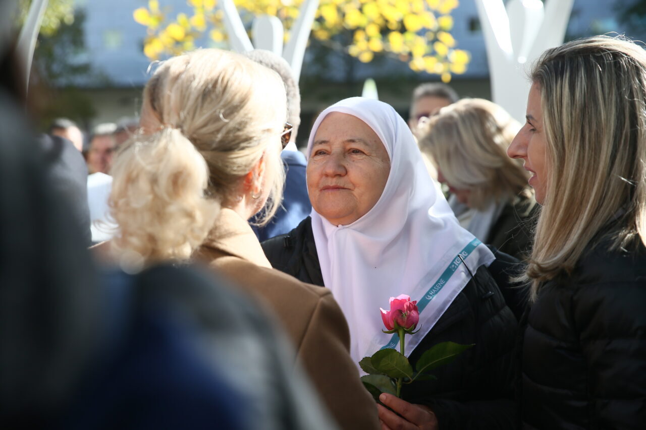  Avusturya'nın başkenti Viyana'da, Srebrenitsa soykırımında öldürülenleri anmak için inşa edilen