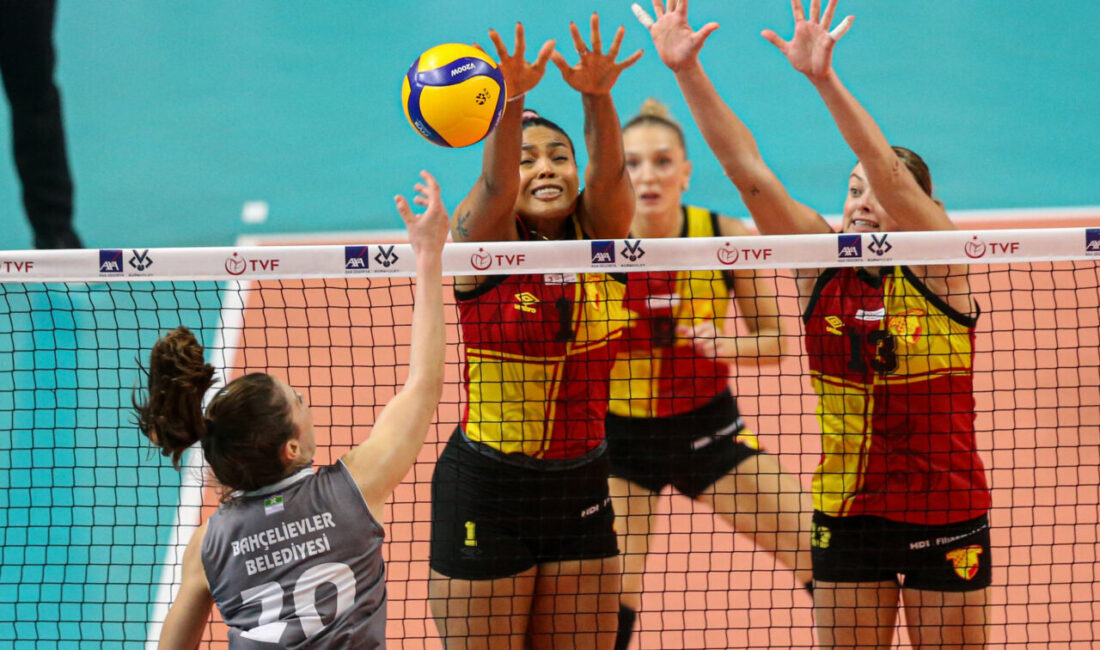 Voleybolda Kadınlar AXA Sigorta Kupa Voley 3. Grup maçında Göztepe,