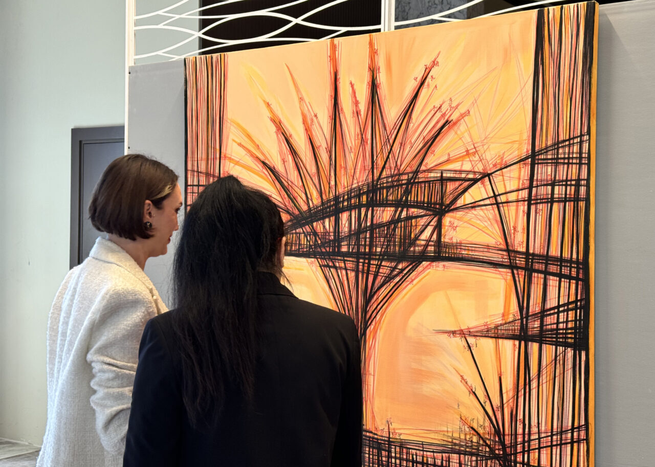 "Yaşamın Çizgileri" resim sergisi, 29 Ekim Cumhuriyet Bayramı'nda sanatseverlerle buluştu.