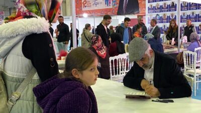 Yazar Ahmet Turgut, Çorum Belediyesince düzenlenen 12. Kitap Kültür Günleri