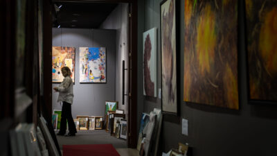 Başkent Ankara'da, yerli ve yabancı sanatçıların eserlerinden oluşan 74 tablo,