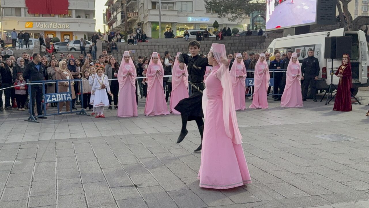 Yozgat Belediyesince 29 Ekim Cumhuriyet Bayramı kutlamaları kapsamında düzenlenen 1.