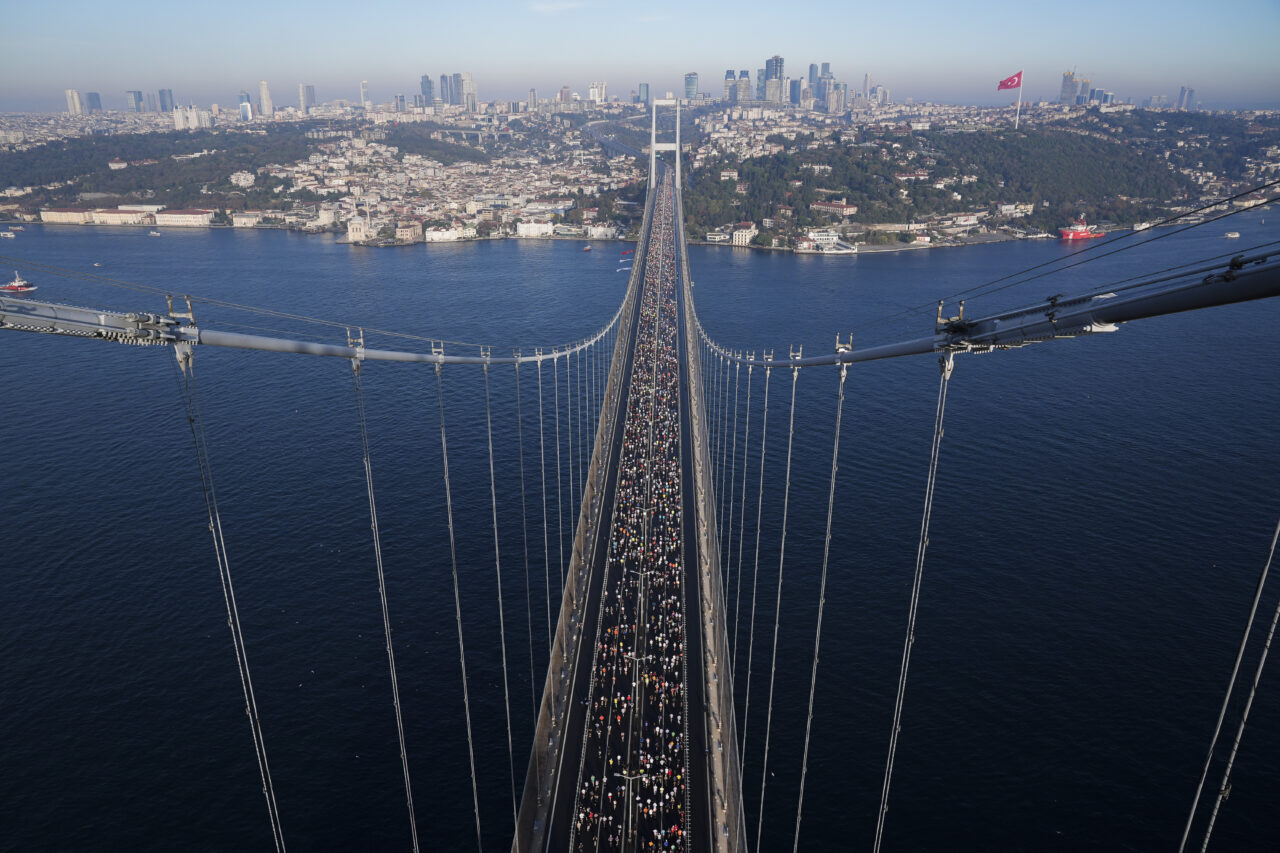 Spor İstanbul tarafından "Dünyanın Kıtalar Arası Tek Maratonu" sloganıyla düzenlenen
