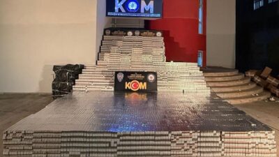 Adana'da bir kamyonette 105 bin paket gümrük kaçağı sigara ele