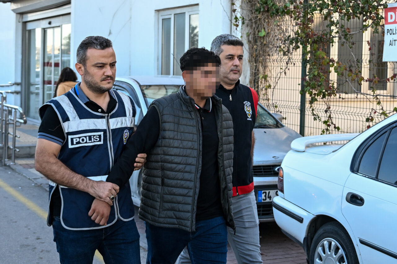 Adana'da 3 lise öğrencisinin yaralandığı bıçaklı kavgayla ilgili gözaltına alınan