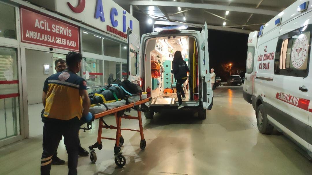  Adana'nın Kozan ilçesinde iki motosikletin çarpışması sonucu sürücüler yaralandı.