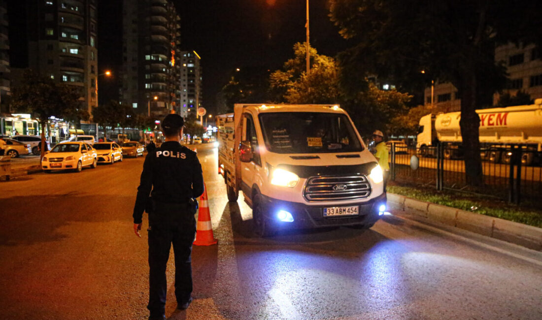 Adana'da polis ekiplerince, helikopter destekli "huzur ve güven" uygulaması yapıldı.