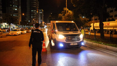 Adana'da polis ekiplerince, helikopter destekli "huzur ve güven" uygulaması yapıldı.