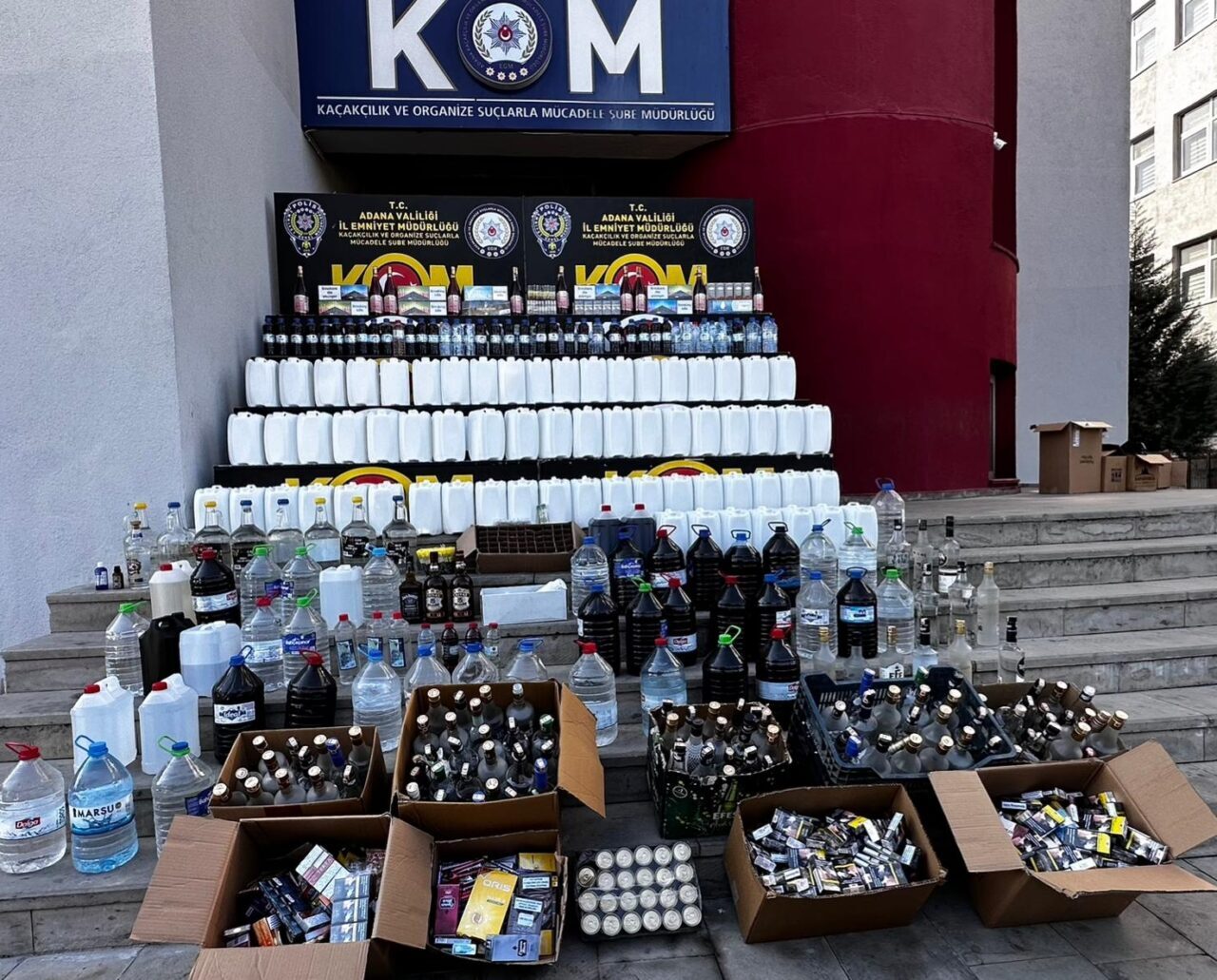Adana'da sahte içki üreten ve satışını yapanlara yönelik operasyonda 16