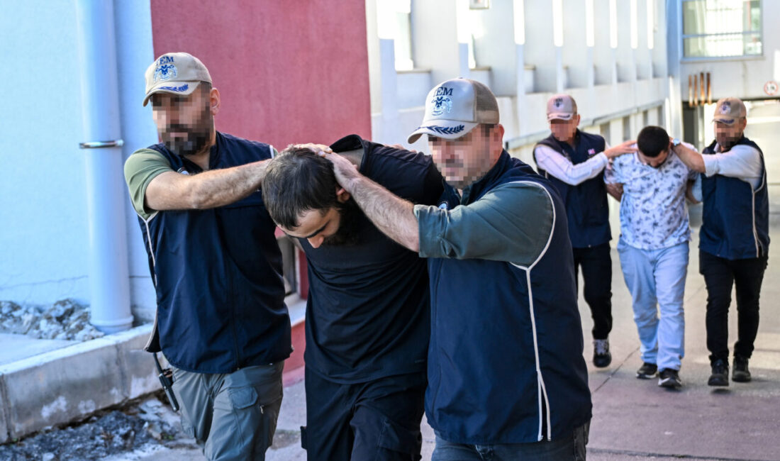 Adana'da terör örgütü DEAŞ'a yönelik operasyonda gözaltına alınan 6 şüpheliden