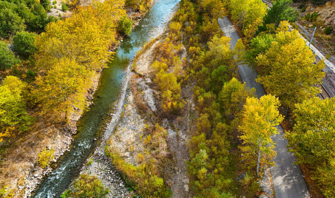 Adana'nın Pozantı ilçesinde sonbahar renklerinin hakim olduğu Belemedik Tabiat Parkı