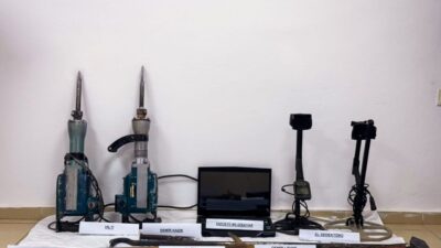 Adıyaman'da kaçak kazı yapan 3 şüpheli, jandarma ekiplerince suçüstü yakalandı.