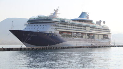 Bahamalar bayraklı "Marella Discovery 2" isimli kruvaziyer, 1798 yolcusuyla Antalya'nın