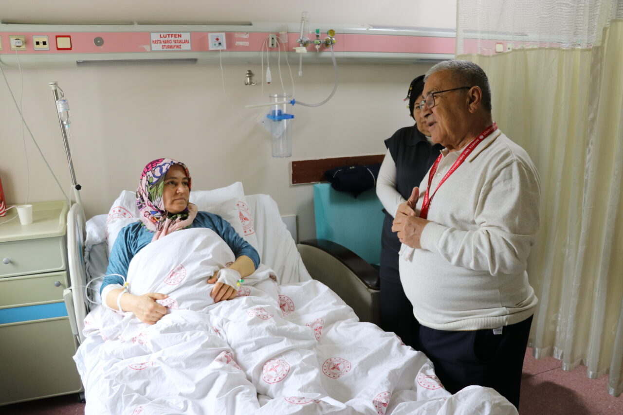 Amasya'da karın ağrısı şikayetiyle hastaneye başvuran kadının karnından operasyonla 8,5