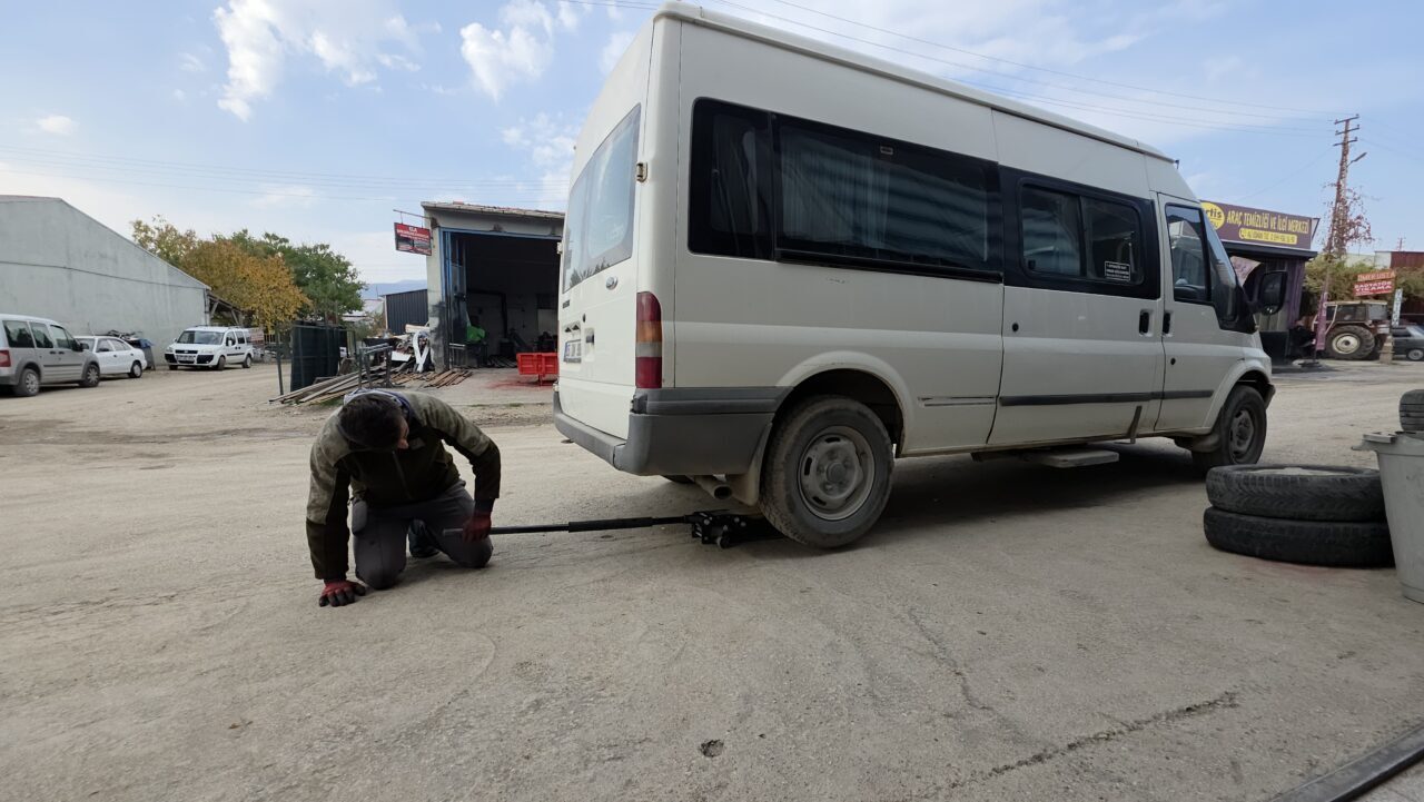 Şehirler arası kara yollarında yolcu ve eşya taşımada kullanılan taşıtlarda