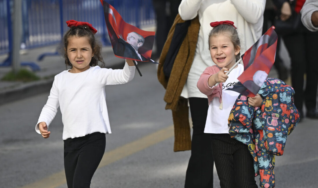 Gazi Mustafa Kemal Atatürk'ün ebediyete intikalinin 87. yılında vatandaşlar, devlet
