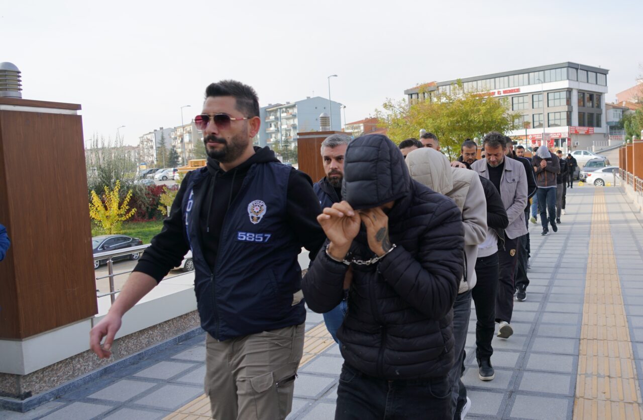 Ankara'nın Polatlı ilçesinde düzenlenen yasaklı madde operasyonunda gözaltına alınan 23