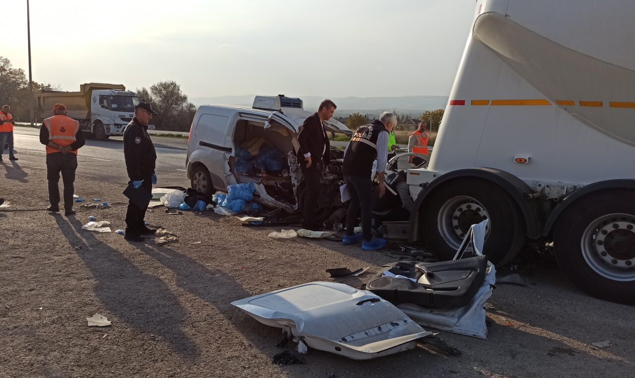 Ankara'nın Kahramankazan ilçesinde meydana gelen trafik kazasında aynı aileden biri