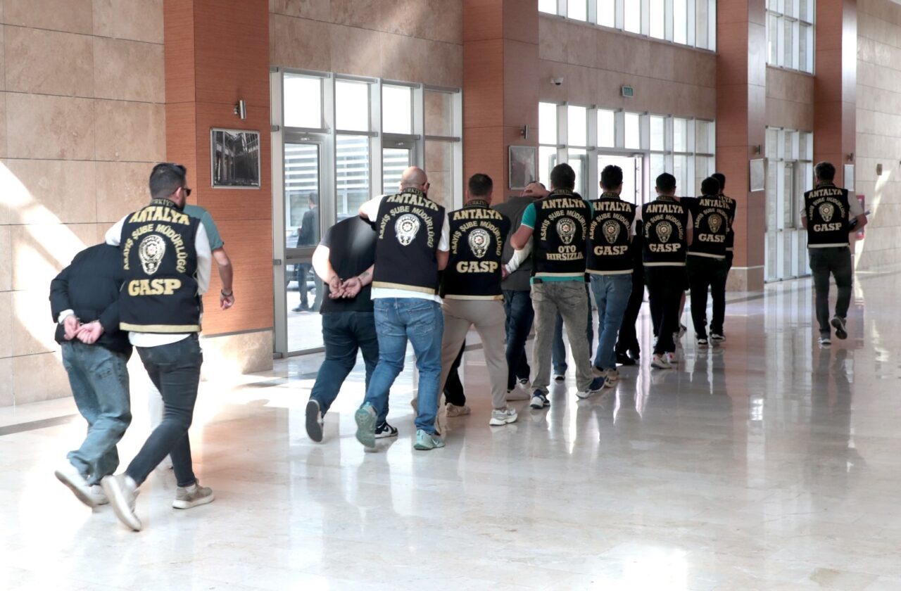 Antalya'nın Muratpaşa ilçesinde bir iş yerine patlayıcıyla yapılan saldırıyla ilgili