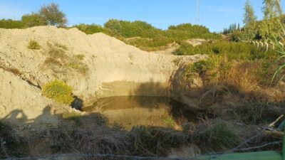 Antalya'nın Serik ilçesinde su çukurunda kadın cesedi bulundu.