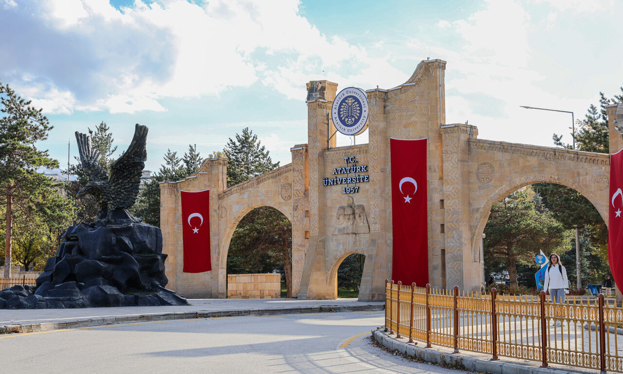 Atatürk Üniversitesi, dünyada önde gelen üniversitelerin bilimsel araştırma performanslarını değerlendiren