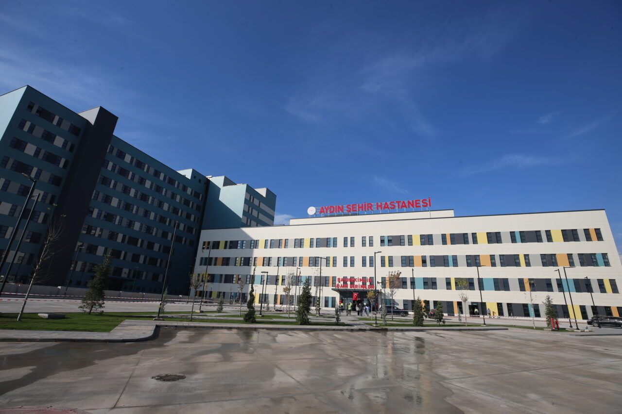 Aydın Valisi Yakup Canbolat, Şehir Hastanesi'nin Aralık ayında açılacağını söyledi.