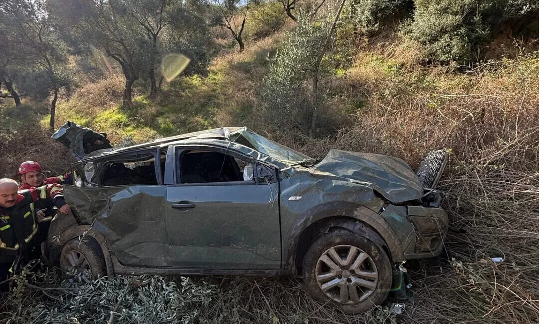 Aydın'ın Efeler ilçesinde otomobilin uçuruma yuvarlanması sonucu sürücüsü yaralandı.
