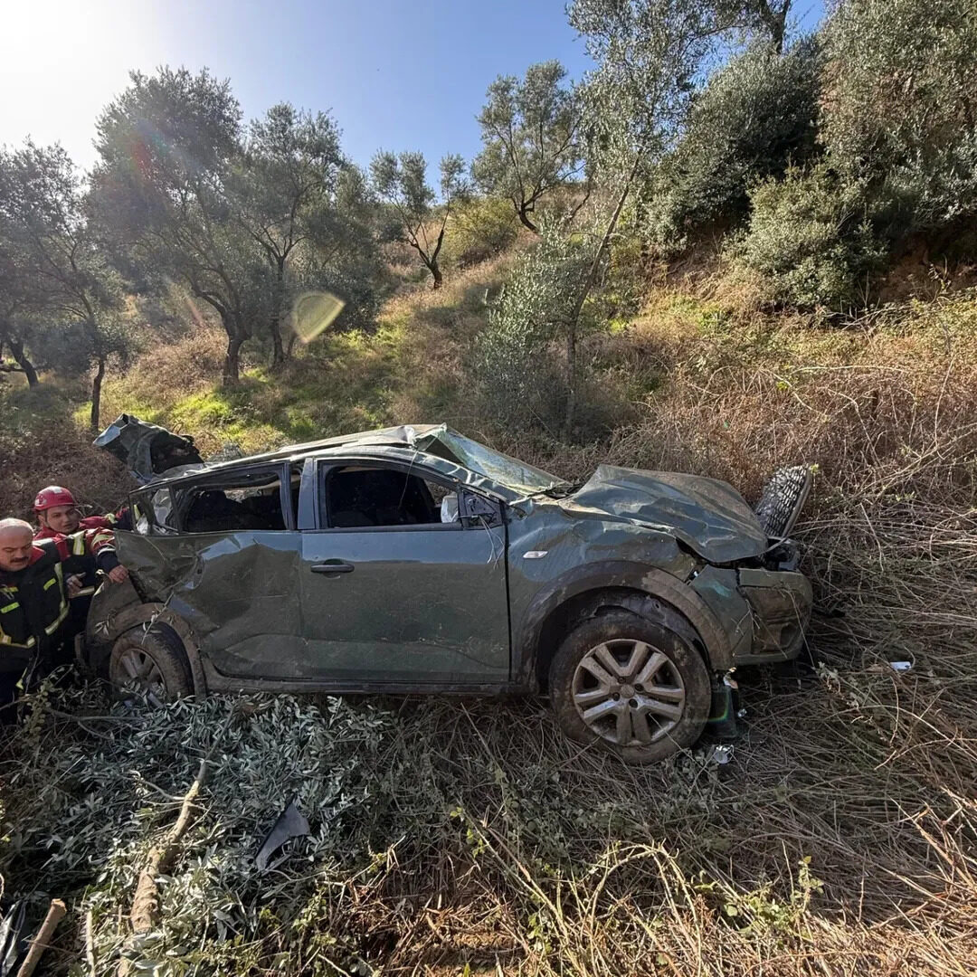 Aydın'ın Efeler ilçesinde otomobilin uçuruma yuvarlanması sonucu sürücüsü yaralandı.