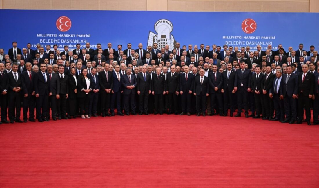 MHP Genel Başkanı Devlet Bahçeli, MHP'li belediye başkanlarıyla akşam yemeğinde