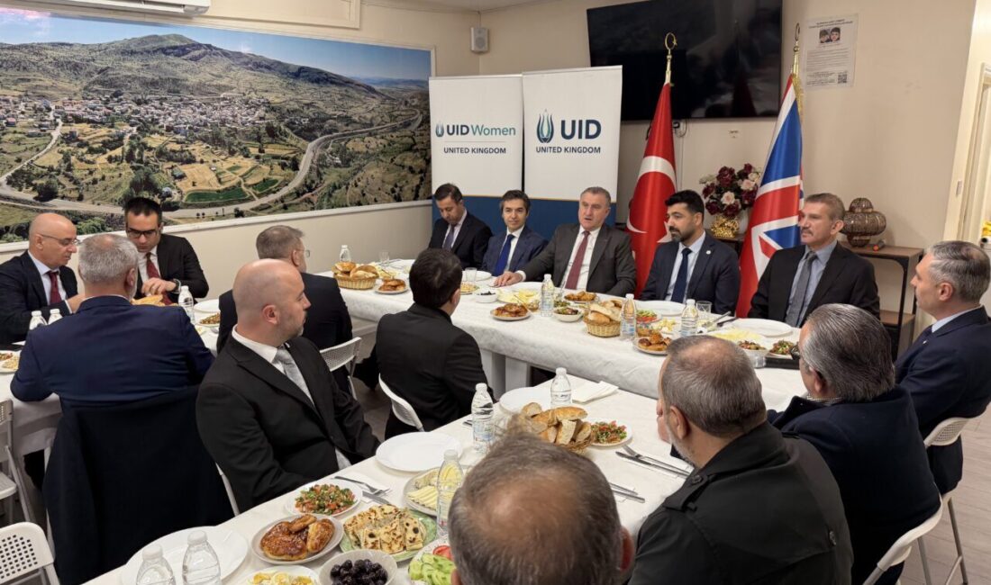 Gençlik ve Spor Bakanı Osman Aşkın Bak, yurt dışında güçlü