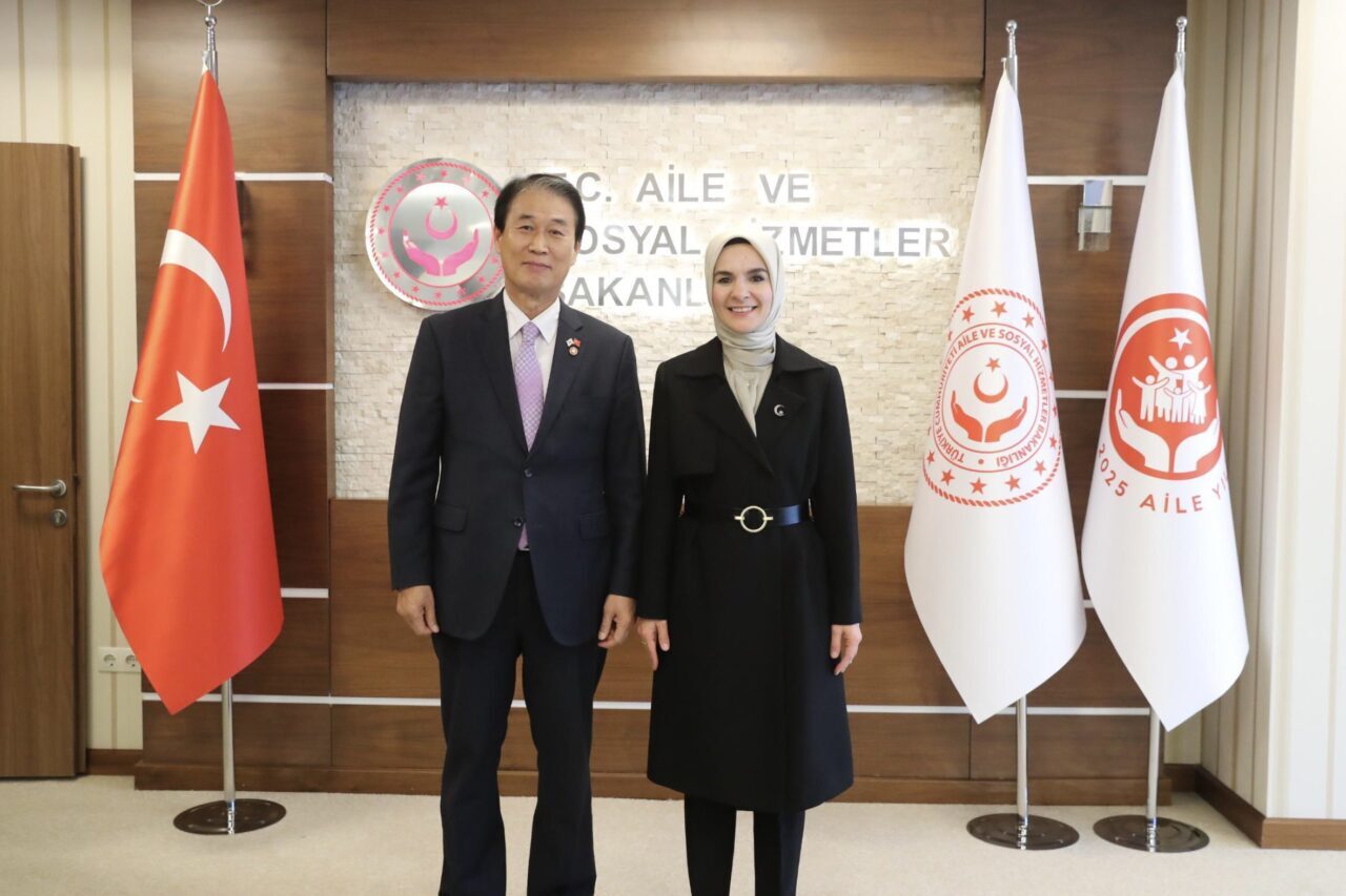 Aile ve Sosyal Hizmetler Bakanı Mahinur Özdemir Göktaş, Güney Kore