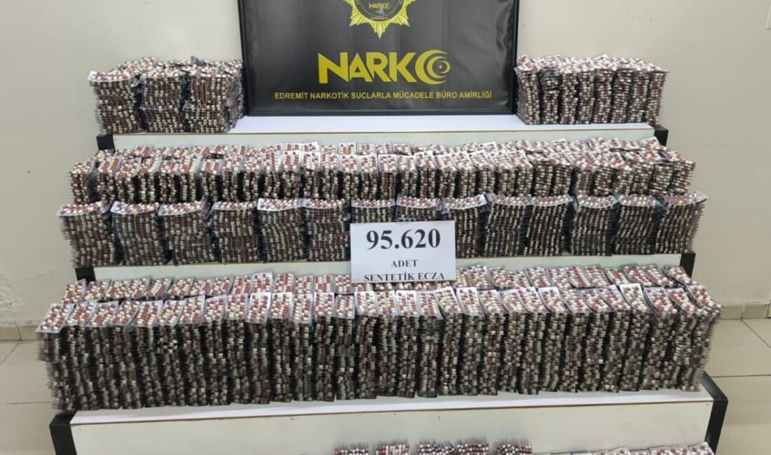Balıkesir'in Burhaniye ilçesinde düzenlenen operasyonda 95 bin 620 yasaklı hap