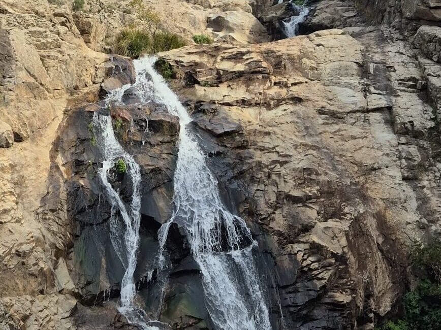 Balıkesir'in Susurluk ilçesinde kayalıklarda mahsur kalan 2 kişi, itfaiye ve