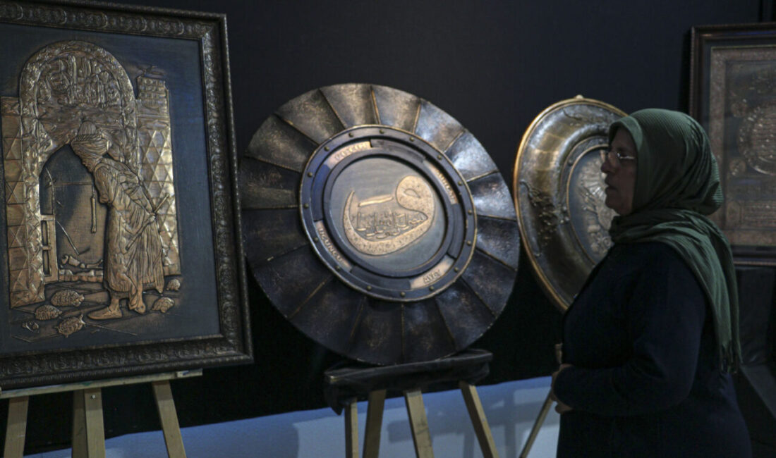 Bakır rölyef sanatçısı Necmeddin Sadıkoğlu'nun "Bakır Rölyef ve Hat Sanatı"