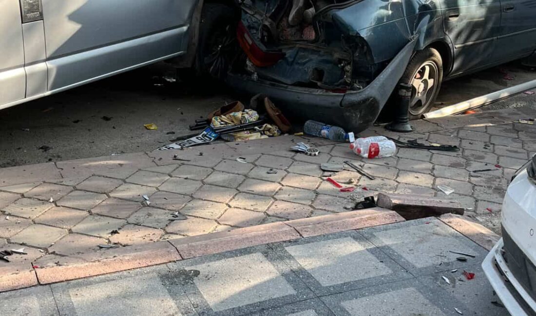  Ankara'nın Keçiören ilçesinde freni patlayan kamyon, park halindeki 4 araca