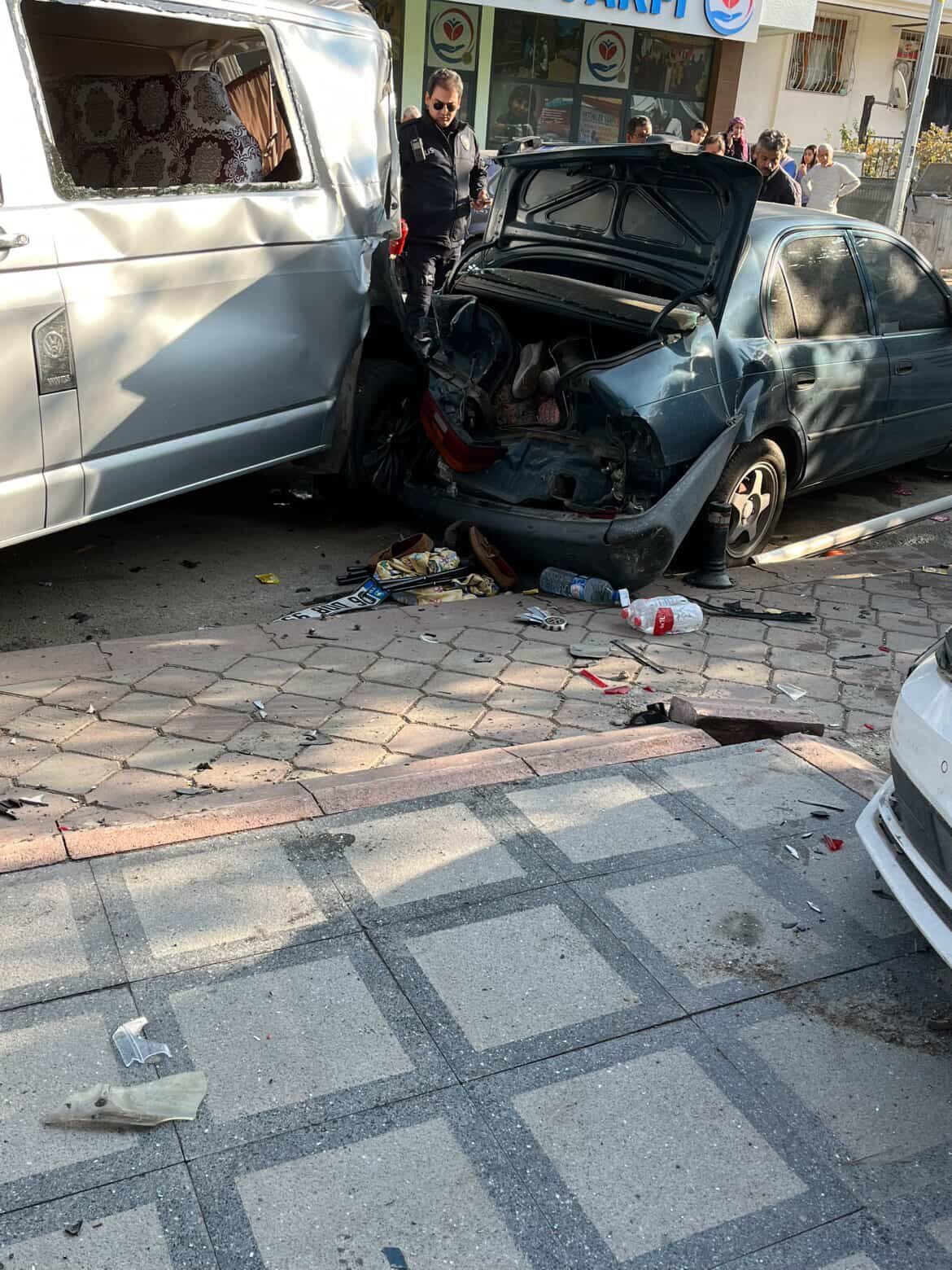  Ankara'nın Keçiören ilçesinde freni patlayan kamyon, park halindeki 4 araca