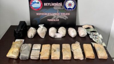 İstanbul Beylikdüzü'nde uygulama noktasında durdurulan motosiklet ve sürücüde, 7 kilo 840