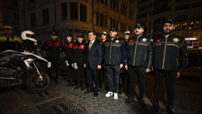 İstanbul Beyoğlu'nda polis ekiplerince "huzur" uygulaması yapıldı.
